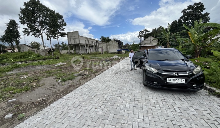 Behind the UII Gate, Land in Kaliurang KM 14, Suitable for Building a Boarding House. Behind the UII Gate, Land in Kaliurang KM 14, Suitable for Building a Boarding House.