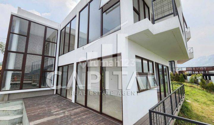 Dijual Villa Cuakep Dengan View Maksimal di Dago, Bandung 1