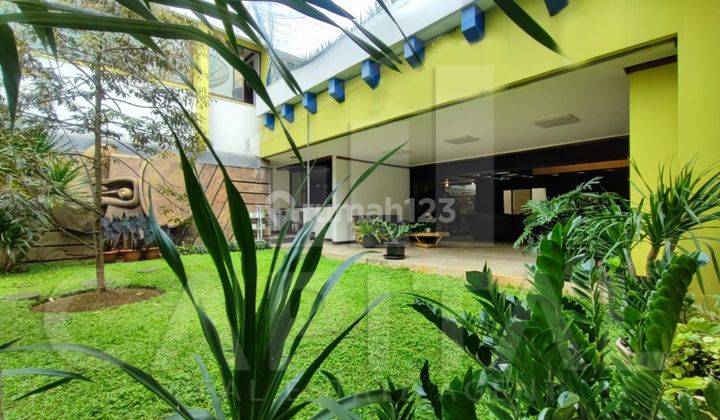 Rumah Bagus Plus Swimming Pool di Setrasari 2