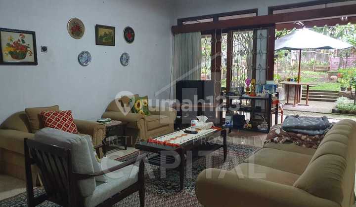 Asri House in Tubagus Ismail Area, Strategic Location, Wide Road, Close to Dago and ITB, SHM Certificate. 2
