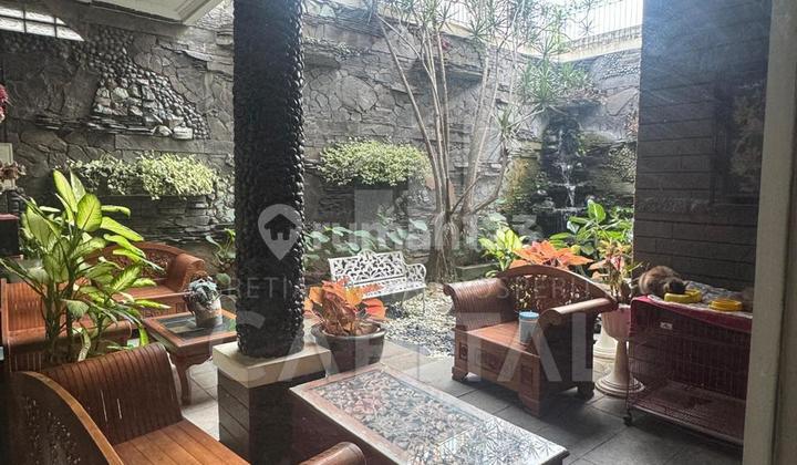 Beautiful Well-Maintained 2-Story House in Mekar Wangi 2