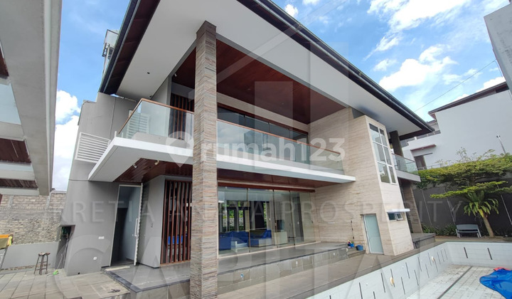 Rumah Minimalis Lux Plus Swimming Pool di Setraduta Bandung