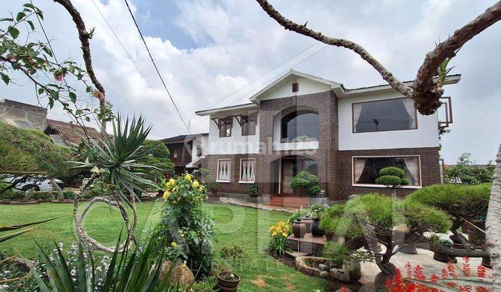 Rumah Villa Di Kelilingi Taman Bonsai Dengan View Pegunungan Yang Asri Di Lembang 1