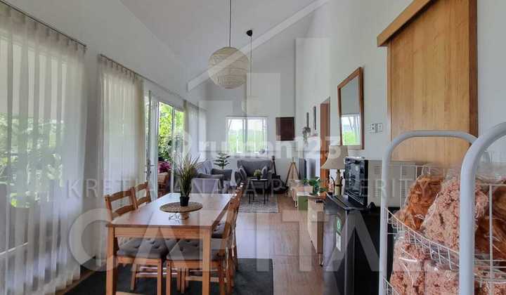 Villa model Minimalis Skandinavia di Lembang dengan pemandangan gunung, cocok untuk Airbnb