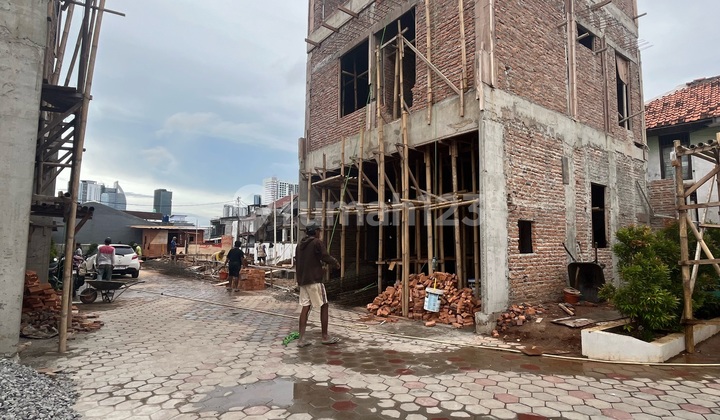 Rumah 3lantai Di Cilandak Dekat Lrt