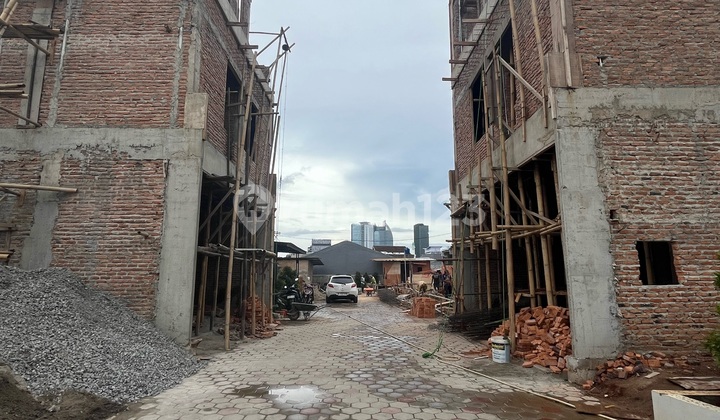 Rumah 3lantai Di Cilandak Dekat Lrt 2