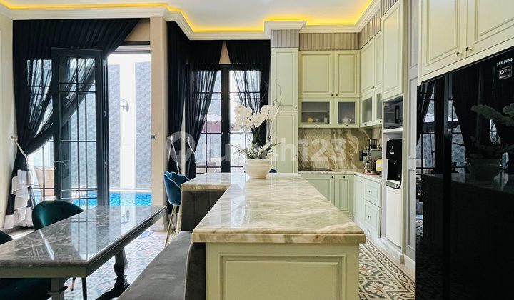 Modern Design Luxury House Hook Position in Citra Gran Cibubur, Bekasi 2