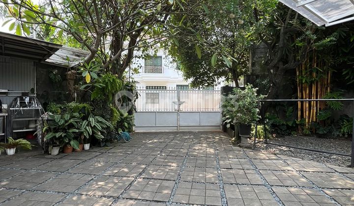 Rumah Vintage Cantik Dekat Patra Kuningan Jakarta Selatan