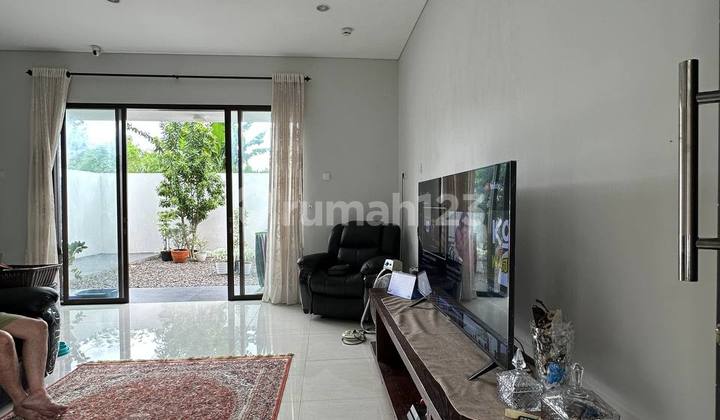 Rumah Modern Minimalis di Perumahan Dekat Pintu Tol Cimanggis Jakarta 2