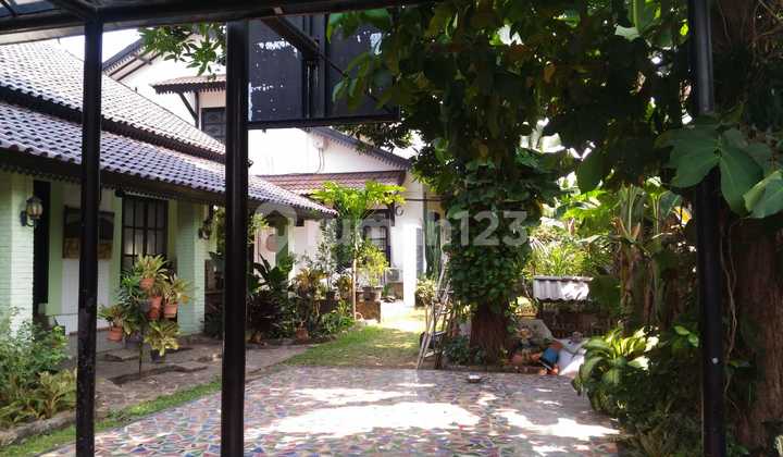 Rumah Rapih Siap Huni di Perumahan Mewah Cibubur Jakarta Rumah Rapih Siap Huni di Perumahan Mewah Cibubur Jakarta