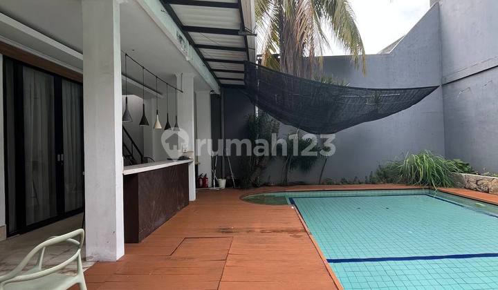 Rumah Menarik di Boulevard Dalam Kawasan Kota Wisata Cibubur Bogor Rumah Menarik di Boulevard Dalam Kawasan Kota Wisata Cibubur Bogor