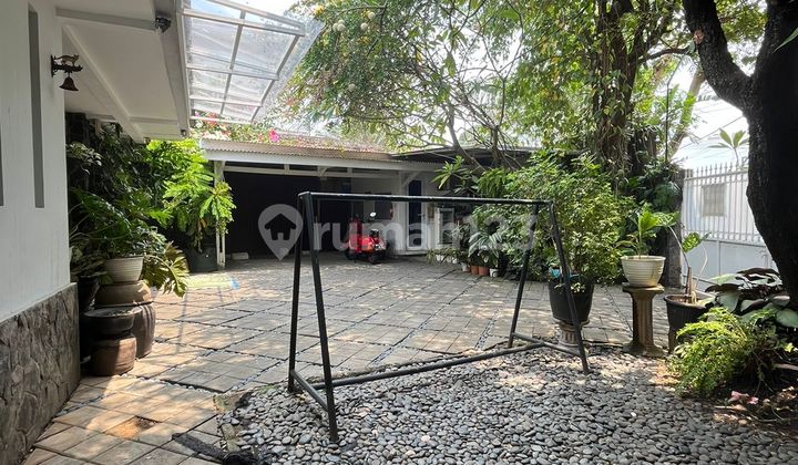 Rumah Vintage Cantik Dekat Patra Kuningan Jakarta Selatan 2