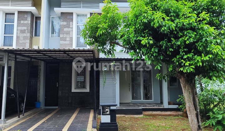 Minimalist De Latinos House, Close to Toll Access, 2 Floors, Near KRL Access, Ready to Occupancy