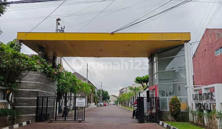 For Rent 2-Story House with 3 Bedrooms in a Housing Complex Near Hyatt Palagan Hotel