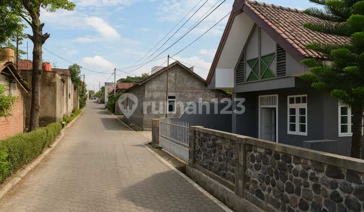 Land for Sale with Bonus House in Monjali Jombor, Exclusive Homestay & Boarding Area Land for Sale with Bonus House in Monjali Jombor, Exclusive Homestay & Boarding Area