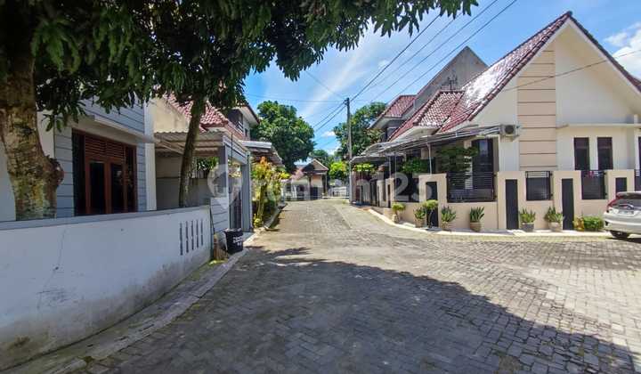 Rumah Dalam Komplek Perum di Jl Damai Sleman Dekat Sate Pangestu