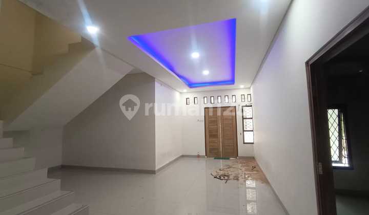 Rumah 2 Lantai 5 Kamar Tidur Jl Kaliurang KM 9 + Rooftop Area Parkir Luas 2