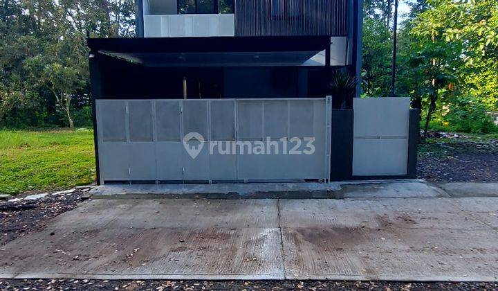 Rumah Baru 2 Lantai Kotemporer Maguwoharjo 1