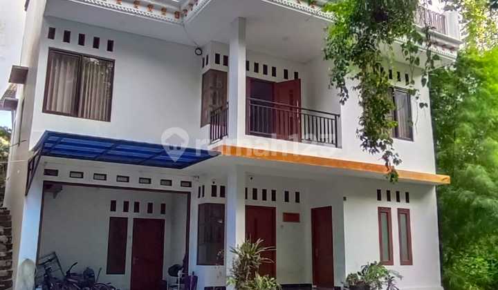 Rumah 2 Lantai 5 Kamar Tidur Jl Kaliurang KM 9 + Rooftop Area Parkir Luas 1