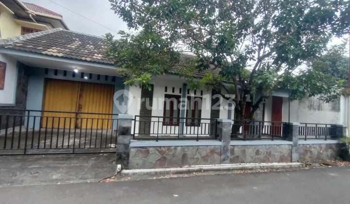 Rumah dijual Tajem Maguwo 4KT 2KM Luas 240an