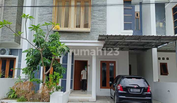 For Rent 2-Story House with 3 Bedrooms in a Housing Complex Near Hyatt Palagan Hotel