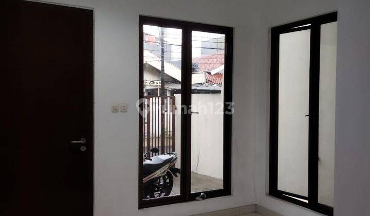 Dijual Rumah Baru Siap Huni, Lokasi Strategis di Taman Aries Blok C, Jakbar vib  2