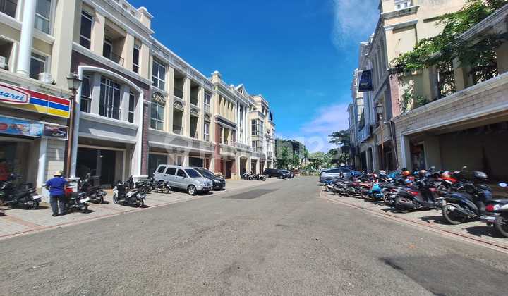 Dijual Ruko 3,5 Lantai Ex Kantor Siap Huni, Rapi, Sudah Renovasi di Graha Boulevard, Gading Serpong Vib Dijual Ruko 3,5 Lantai Ex Kantor Siap Huni, Rapi, Sudah Renovasi di Graha Boulevard, Gading Serpong Vib