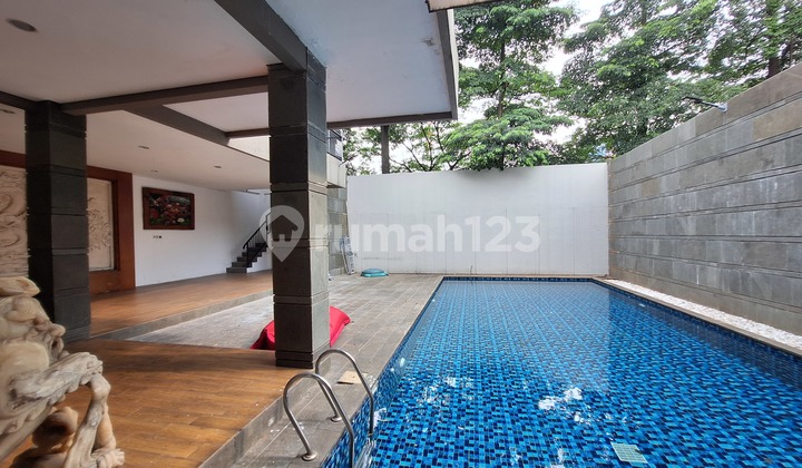 Rumah 3Lt Dgn Kolam Renang Besar di Kawasan Exclusive De Park Bsd
