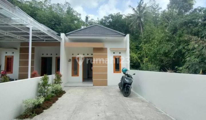 Rumah Utara Pasar godean Baru Halaman Belakang LUAS SHM 8