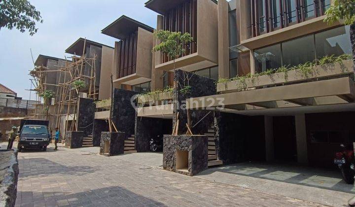 Dijual Rumah Bergaya Minimalis Tropis Di Area Kemang 1