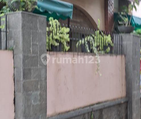 Rumah Cantik Dekat Pasar Modern Bintaro Trade Center Sektor 7. 