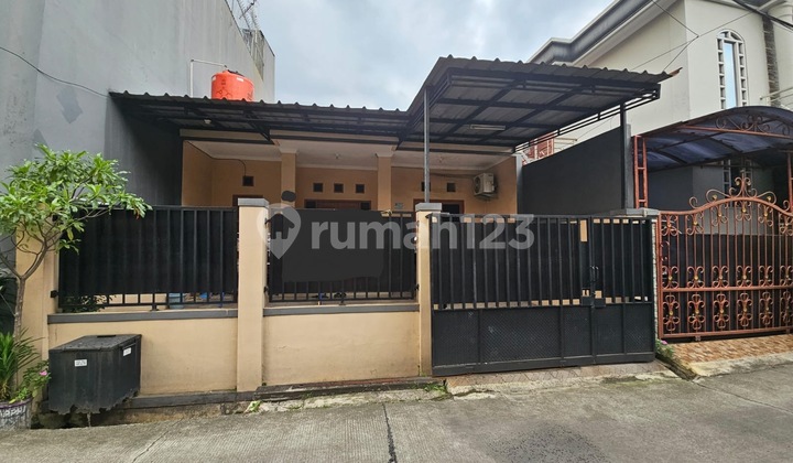 House in Griya Ciledug Complex. Tangerang City. 1