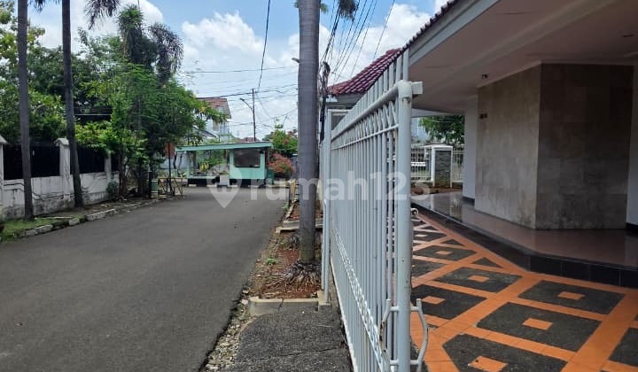 House in the Jl. Taman Alfa Indah Pesanggrahan Complex, South Jakarta 2