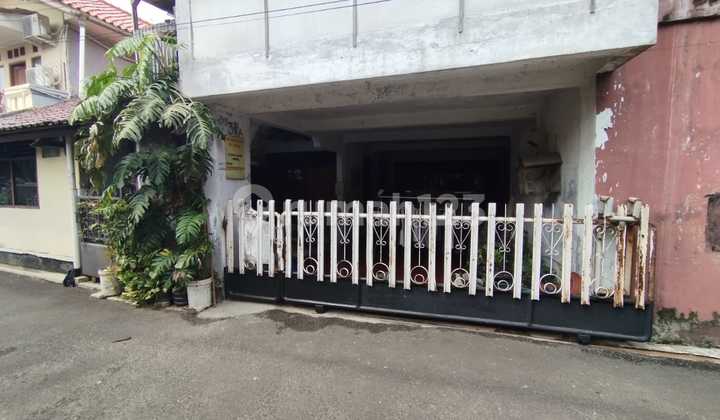 For Sale: House Located 750 Meters from Haji Nawi MRT Station, South Jakarta. 2