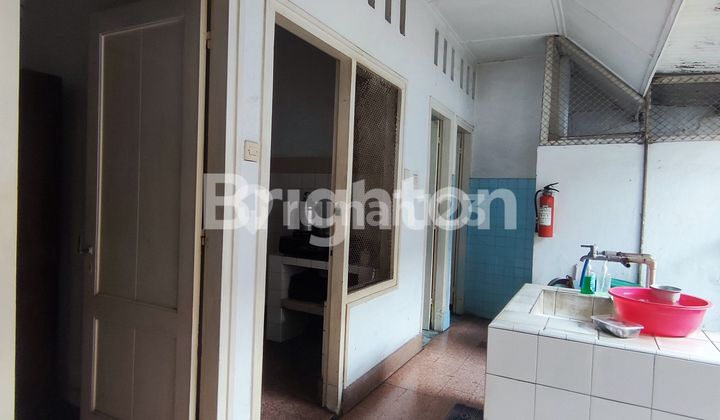 RUMAH TERAWAT TENGAH KOTA PAPANDAYAN, SURABAYA