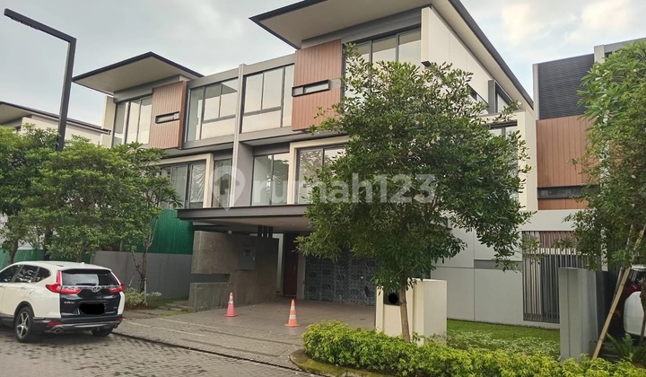 Luxury House Navapark Cluster Lyndon Bsd City Tangerang Ready to Occupy