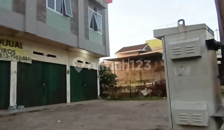 2.5-Story Shop House, Strategic Location, Affordable Price, Suitable for Business 2.5-Story Shop House, Strategic Location, Affordable Price, Suitable for Business