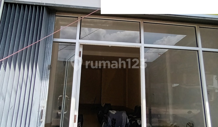 Booth 1 Busy Floor SHM Main Road Sako