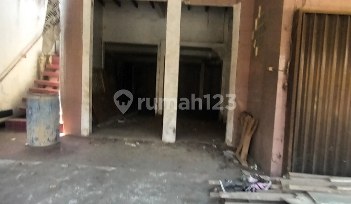 Strategic 2-Story Shop House on Sako Main Road, Palembang 2