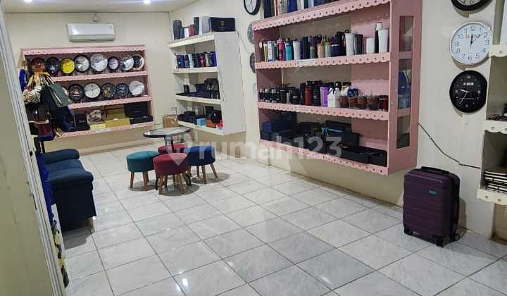 Business House in a Strategic Central City Area, West Ilir