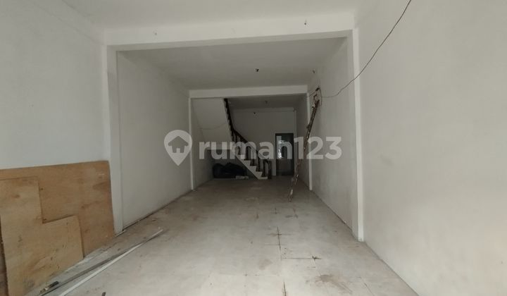 Premium 3.5-Story Shop House in the Business Center of Pasar Kuto Palembang 2