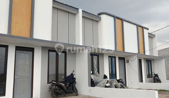 Modern House Affordable Price Strategic Location with SHM 2
