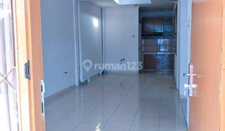Disewakan Murah Rumah di Taman Kedoya Baru, Jakarta Barat Rumah 2