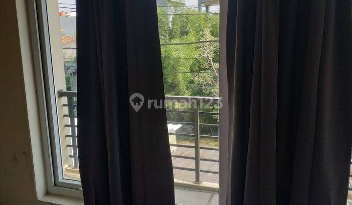 Rumah Jual Park Residence Taman Surya 2lt Siap Pakai Hadap Taman 2