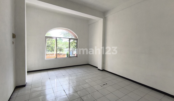 Affordable 3-Story Ready-to-Use Shop House Near Manahan, Strategic Location. Affordable 3-Story Ready-to-Use Shop House Near Manahan, Strategic Location.