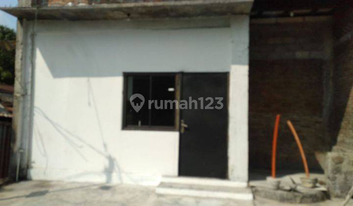 Ruang Usaha Gondangrejo disewakan cocok utk cafe/kantor/showroom Ruko 3