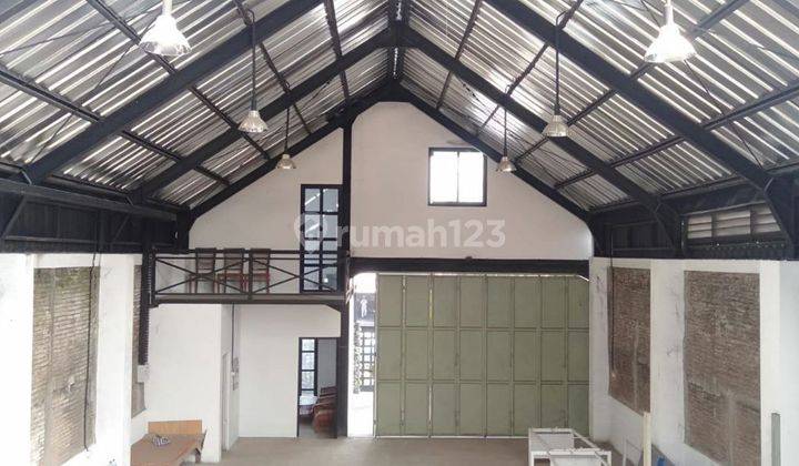 Ruang Usaha Gondangrejo disewakan cocok utk cafe/kantor/showroom Ruko 4