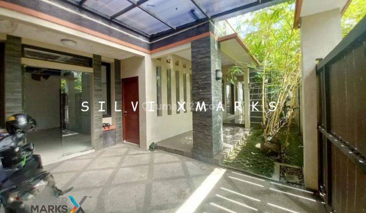 Dijual Rumah cantik Semi furnished di Sumber Solo 1