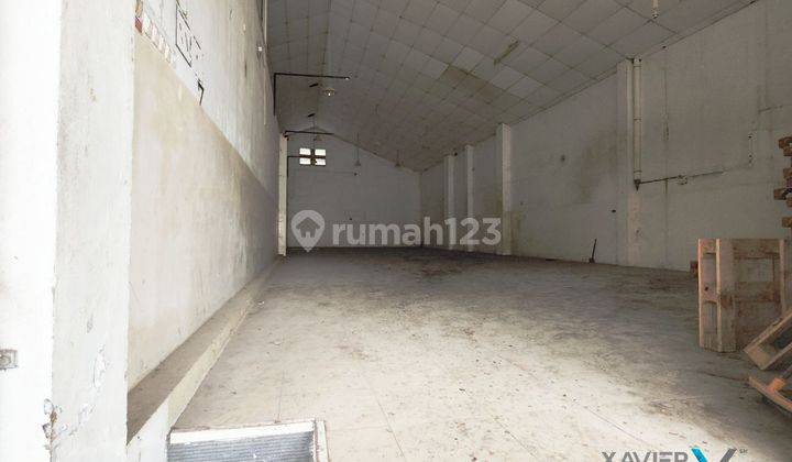 Disewakan Gudang Jebres Solo ada Loading dock 3