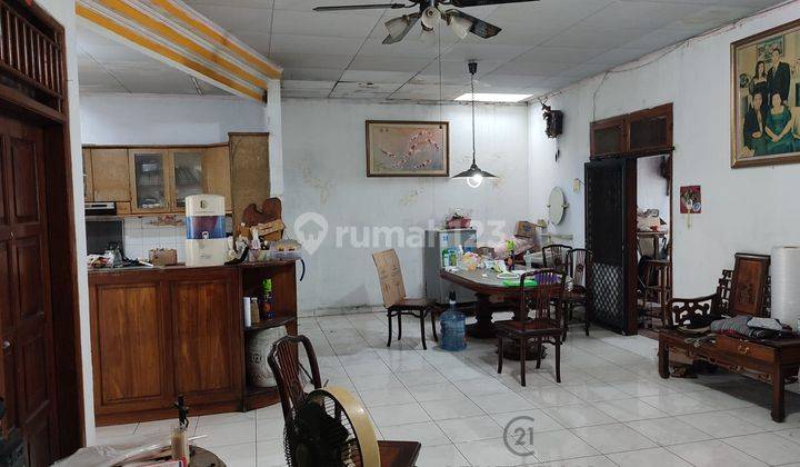 Dijual Rumah Besar di Hitung Tanah Daerah Kedoya Jalan Utama 1